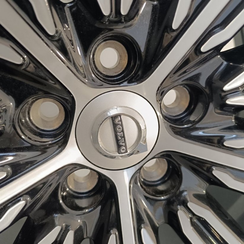 Alu kola Volvo V60, V90, S60, S90 8Jx18'' , ET42