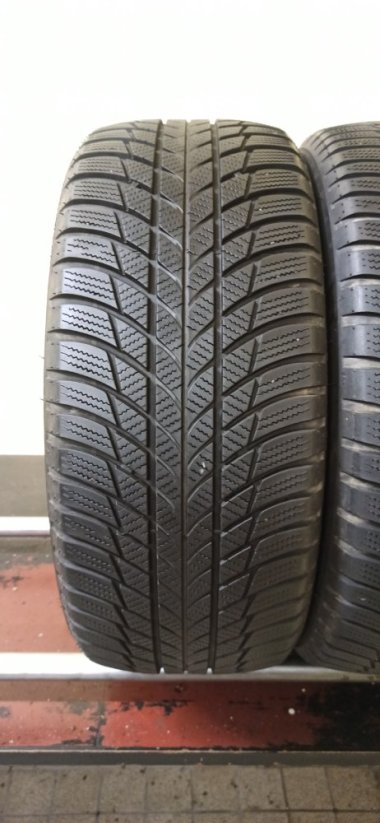 Bridgestone Blizzak 225/50 R17 98H 5,5 mm (Bazarové)