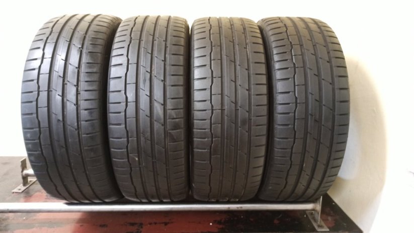 Hankook Ventus S1 evo 3 225/45 R19 96Y 4,5 - 5 mm (Bazarové)