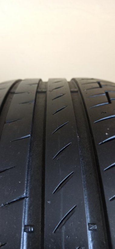 Continental Premium Contact 235/50 R18 97V 5,5-6mm (Použité)