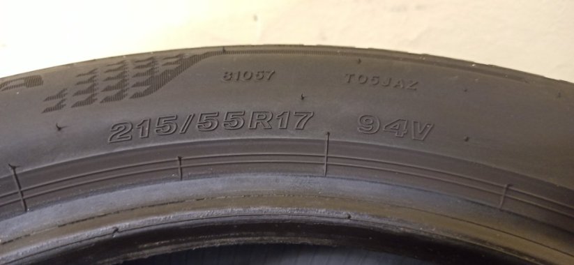 Bridgestone 215/55 R17 94V 2x4,5-5mm 2x3,5-4mm (Použité)