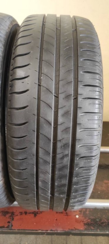 Michelin 195/55 R16 87T 5,5mm (Bazarové)