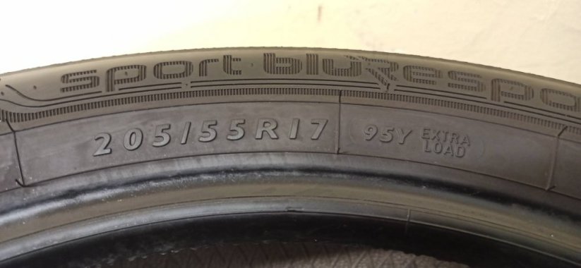 Dunlop 205/55 R17 95Y 2x5,5mm; 2x3,5-4,5mm (Bazarové)