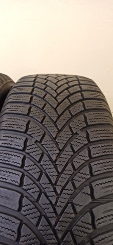 Bridgestone Blizzak 205/60 R16 92H 4,5 - 5 mm (Bazarové)