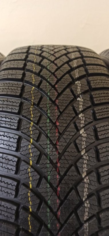 Bridgestone Blizzak 205/50 R17 93H 7,5 mm