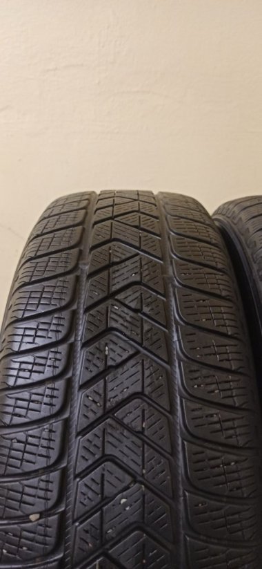 Pirelli Scorpion Winter 215/65 R17 99H 4 - 5 mm (Použité)