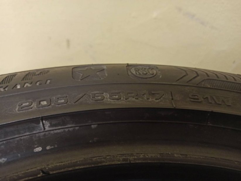Goodyear 205/55 R17 91W 1x5-5,5mm; 1x4,5-5mm (Použité)