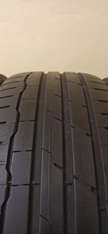 Hankook Ventus S1 evo 3 225/45 R19 96Y 4,5 - 5 mm (Bazarové)