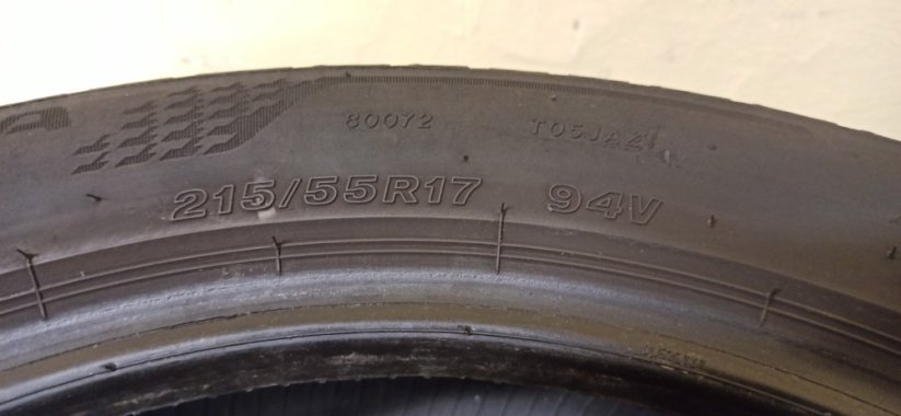 Bridgestone 215/55 R17 94V 3,5-4mm (Použité)