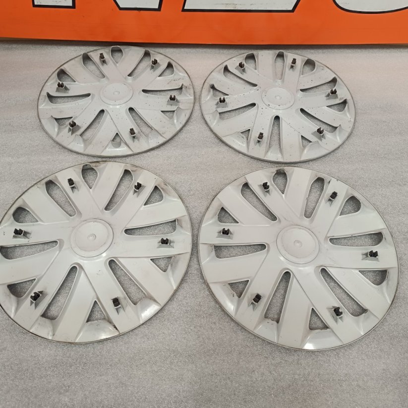 Poklice Volkswagen Polo 15" (bazárove)