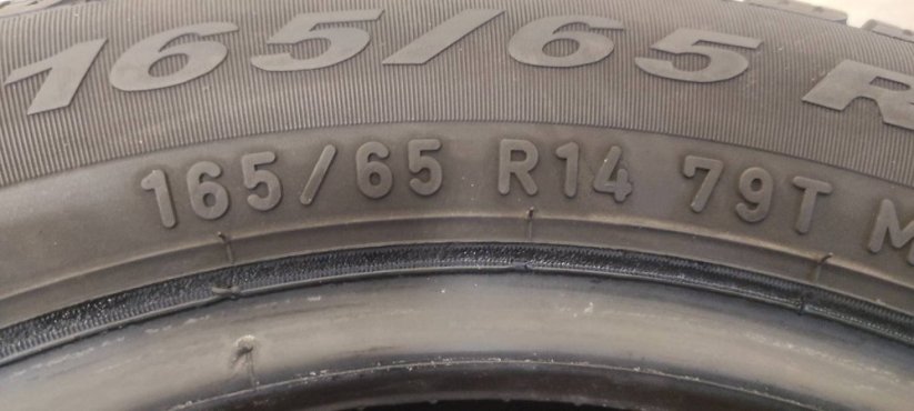 Zimní pneu PIRELLI 165/65/14 5mm (22110501) (Použité)