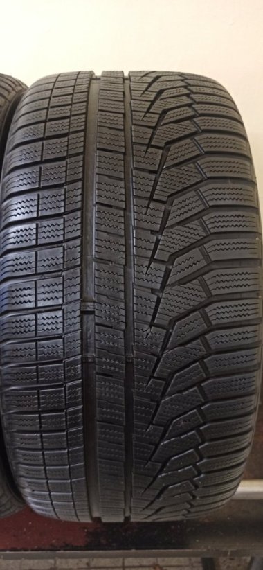 Hankook Winter icept evo 2 255/35 R19 96V 5,5 mm (Bazarové)