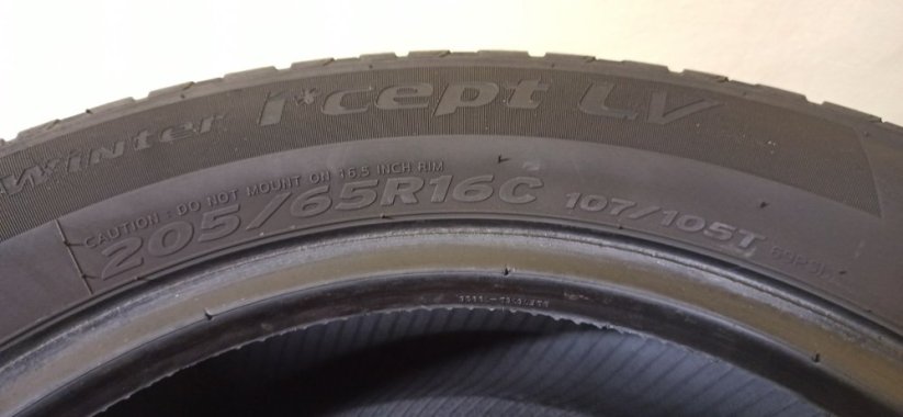Hankook WinterIcept 205/65 R16c 107/105T 5,5-6,5mm (Použité)