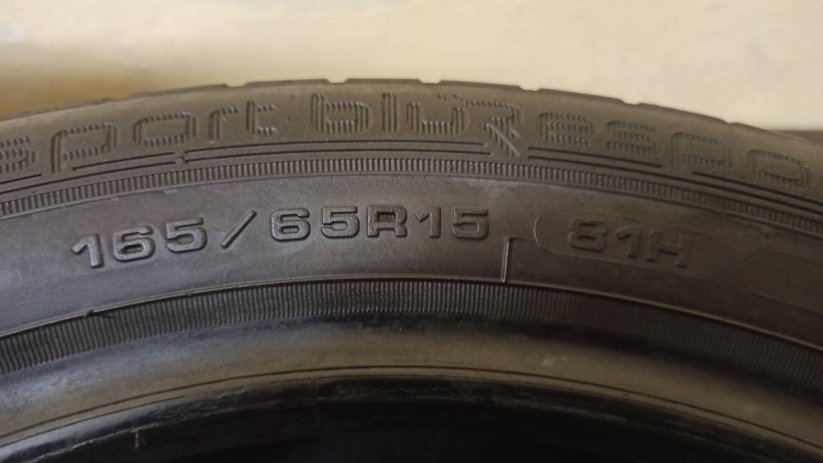 Dunlop 185/60 r15 + 165/65 r15 dvourozměrné (Použité)