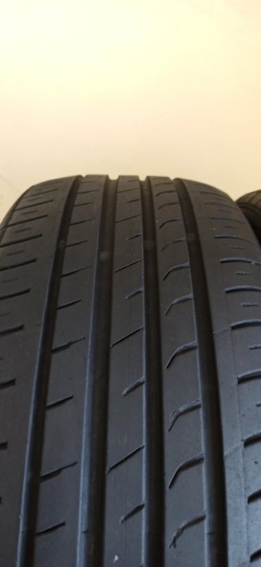 Nexen 215/55 R17 94V 4,5-5mm (Bazarové)