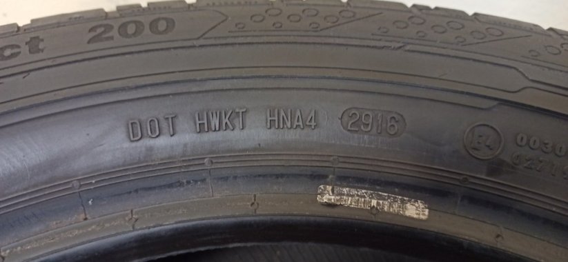 Continental 215/60 R17C 109/107T 104H 5,5mm+ (Bazarové)