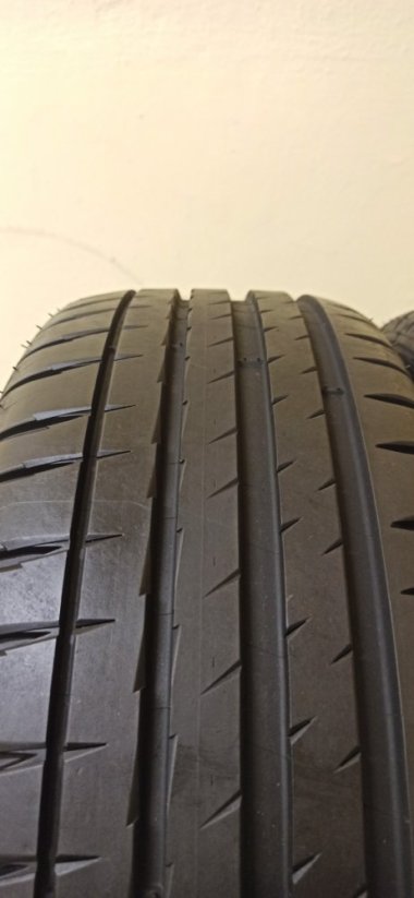 Michelin Pilot Sport 4 215/45 R17 91Y 7 mm (Bazarové)