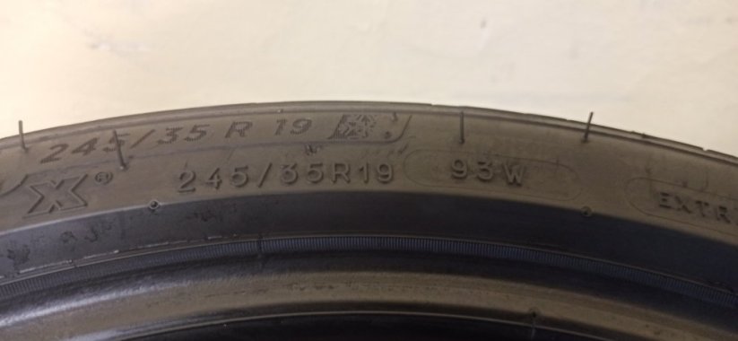 Michelin 245/35 R19 93W 5-6mm (Bazarové)