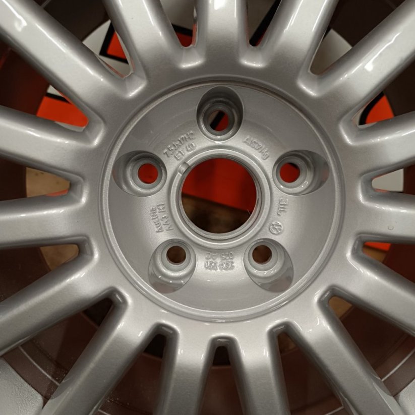 Originální kola Volkswagen Passat 17", PO RENOVACI