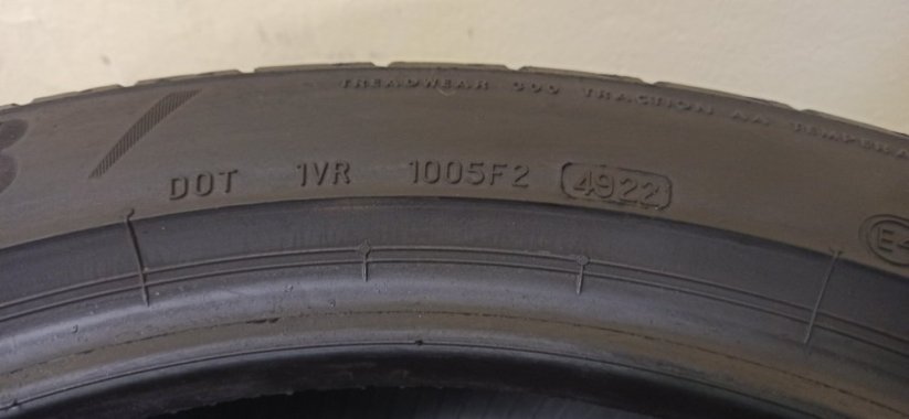 Bridgestone Potenza 245/45 R18 100Y 4,5mm (Použité)