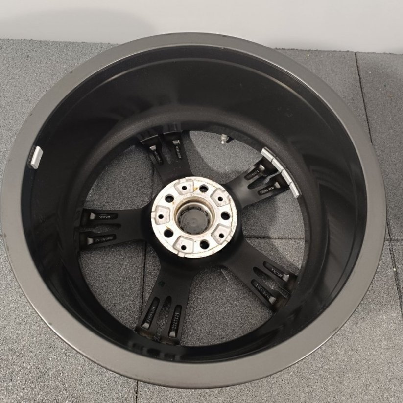 Alu kola BMW M5 (F90) dvourozměr 9,5'' + 10,5x19''