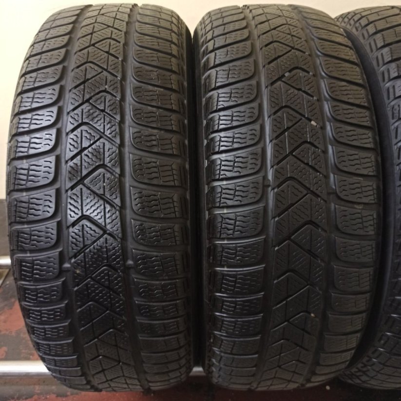 Pirelli Winter Sottozero 15/60 R16 95H 5 - 5,5 mm (Bazarové)