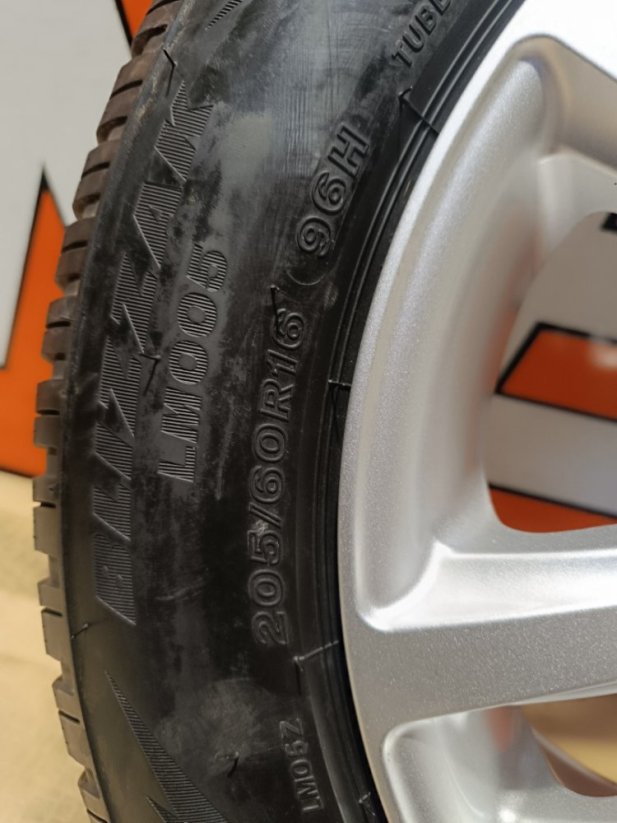 ALU kola Oxxo, 6,5x16'' 5x112+zimní pneu 205/60R16