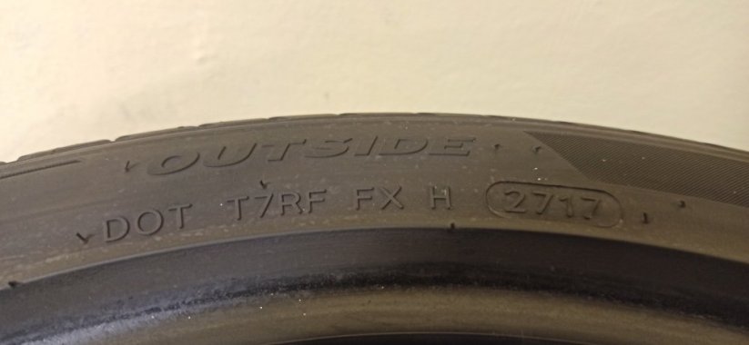 Hankook Winter icept evo2 245/40 R18 97V 3,5-4,5mm (Bazarové)