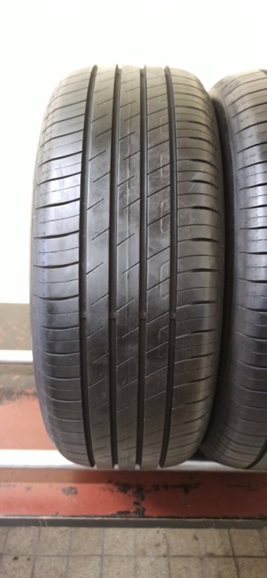 Goodyear Efficient Grip 215/55 R17 98W 6,5 mm (Bazarové)