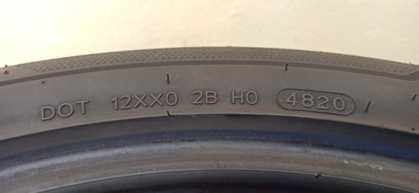 Hankook Ventus S1 evo 3 225/45 R19 96W 5,5-6,5 mm (Bazarové)