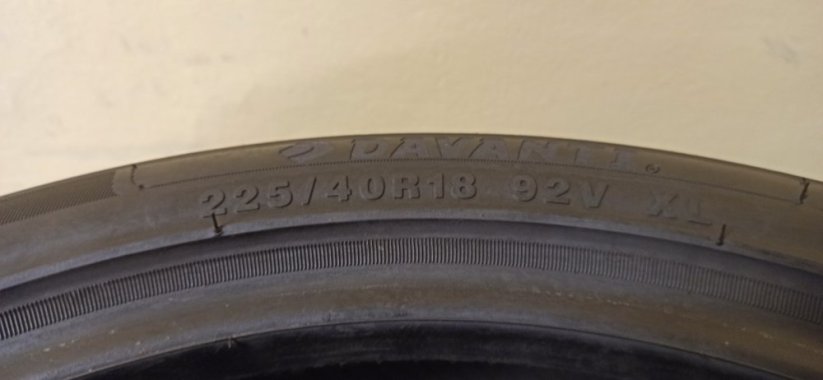 Davanti Wintoura + XL 225/40 R18 92V 8,5 mm (Použité)