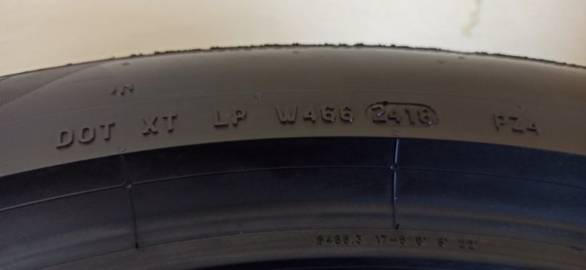Pirelli 295/40 R19 108Y 5,5mm (Bazarové)
