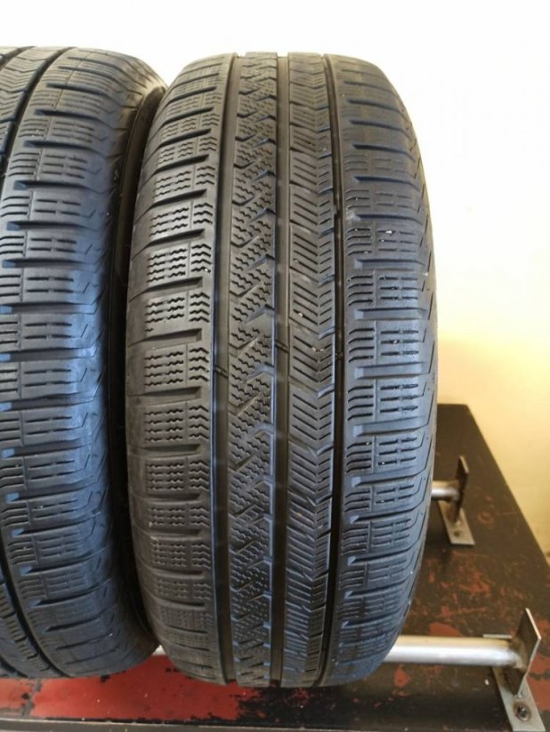Vredestein 215/60 R17 96H 5,5mm (Bazarové)