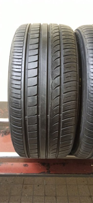 Austone 235/40 R19 96Y 5-6mm (Použité)