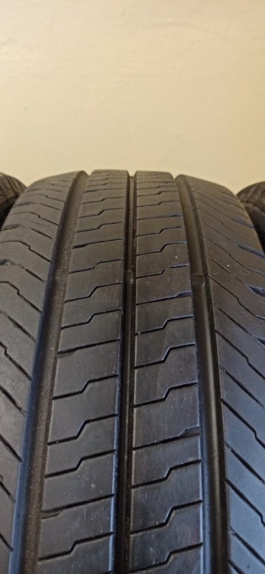 Continental 215/60 R17C 109/107T 104H 6,5mm+ (Bazarové)