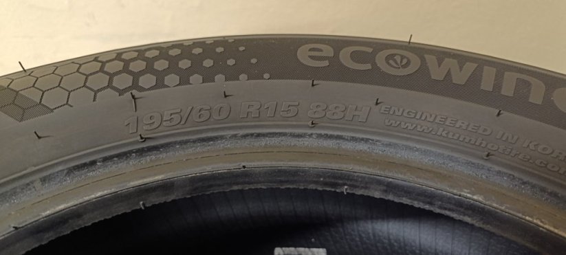 Kumho Ecowing ES01 195/60 R15 88H 6,5 mm (Použité)