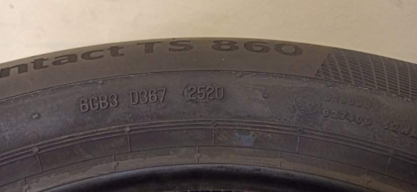 Continental WinterContact 215/55 R16 93H 8,5 mm