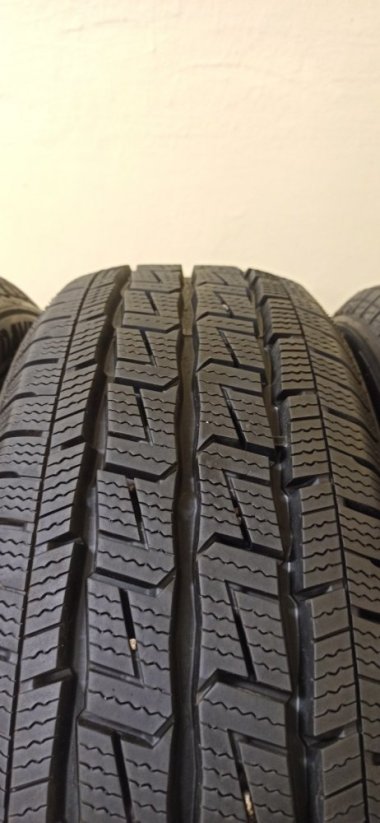 Davanti Wintoura Van 215/65 R16C 109/107R 9,5-10mm (Bazarové)