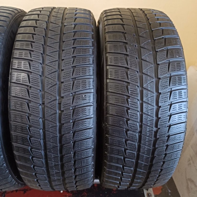 Falken 225/45 R19 92V 5mm (Bazarové)
