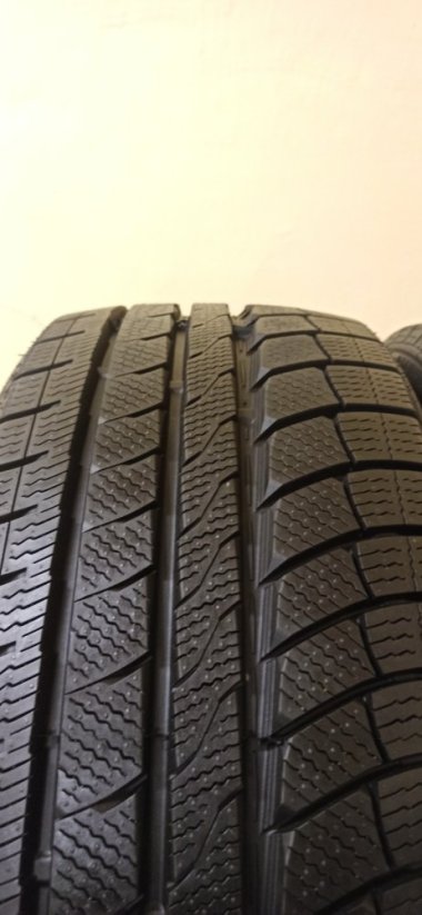 Davanti Wintoura + XL 225/40 R19 93V 8,5 mm (Bazarové)