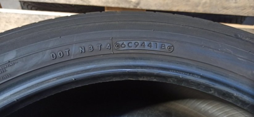 Toyo 225/55 R19 99V 4,5-5,5mm (Bazarové)