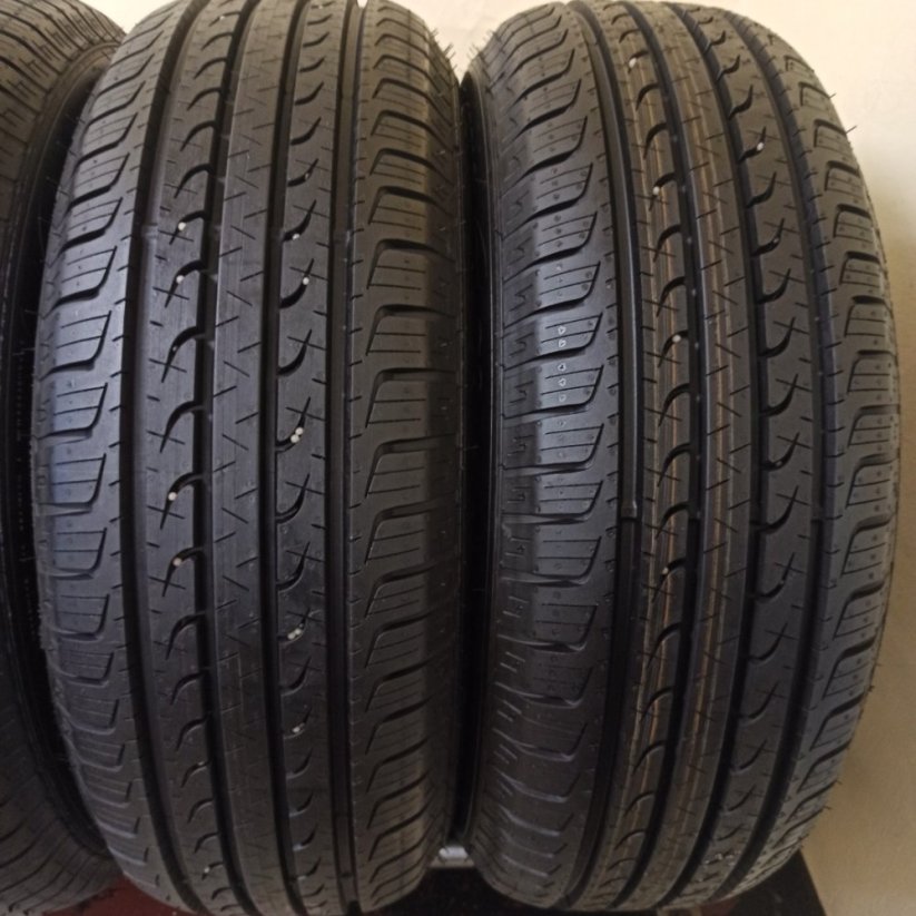 Goodyear Efficient Grip SUV 215/65 R16 98V 8 mm (Bazarové)