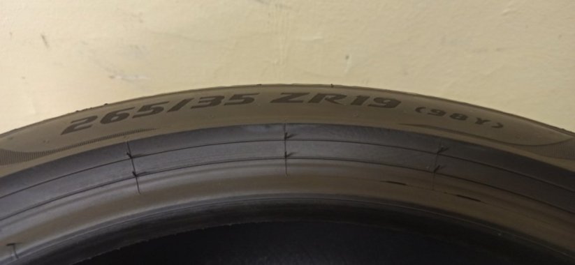 Pirelli 265/35 R19 98Y 3,5-4,5mm (Bazarové)