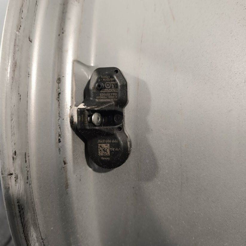 Originální alu kola VW Touareg 7,5Jx17, 5x130