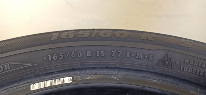 Semperit 165/60 R15 77T 1x5-6mm; 1x4-5mm (Bazarové)