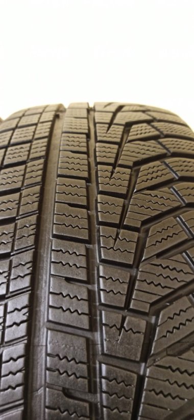 Hankook Winter icept SUV 215/65 R17 99V 5,5 mm (Bazarové)