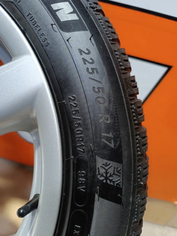 Alutec, 7,5x17'', 5x112, ET28 zimní pneu 225/50R17