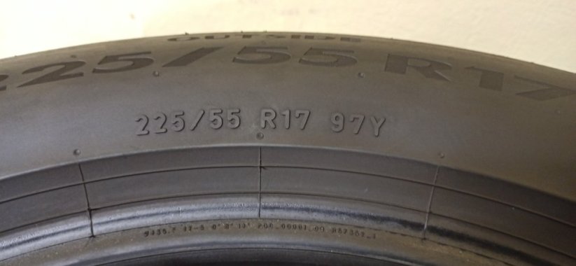 Pirelli Cinturato P7 225/55 R17 97Y 4,5-5,5mm (Použité)