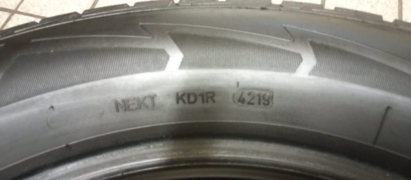 Goodyear 215/60 R17 96H 4,5-5,5mm (Bazarové)