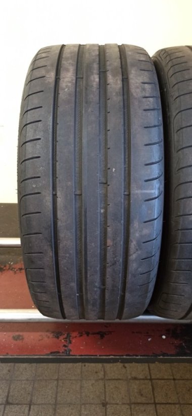 GOODYEAR EAGLE F1 ASYMMETRIC 5 225/40 R18 3-3,5mm (Bazarové)